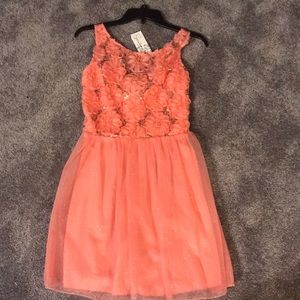 I’m selling a dress that my daughter never wore.